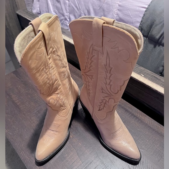 Light tan - Picture 1 of 6